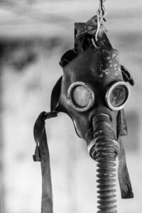 Gasmaske hängt noch in Prypjat am Haken