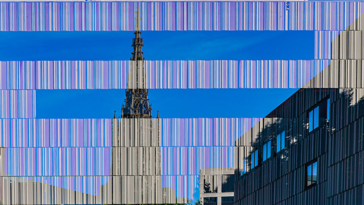 Doppelbleichtung: Fassade vom Theater verschmilzt mit Münster
